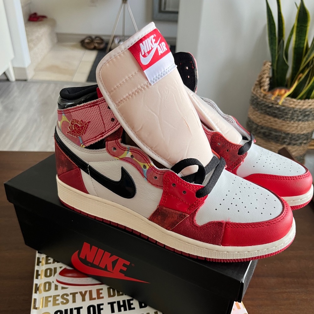 Jordan 1 the Spider-Man  into the - verse  6.5Y